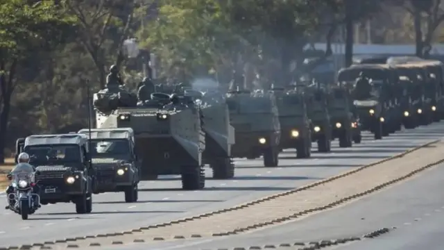 Os veículos militares que passaram por Brasília em agosto de 2021
