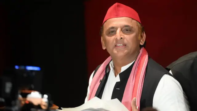 समाजवादी पार्टी के अध्यक्ष अखिलेश यादव