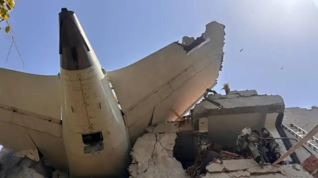 বিমানের ধ্বংসাবশেষ