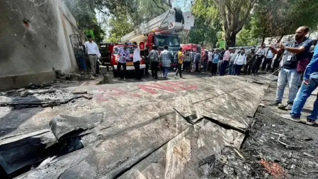 বিমানটির ধ্বংসাবশেষ