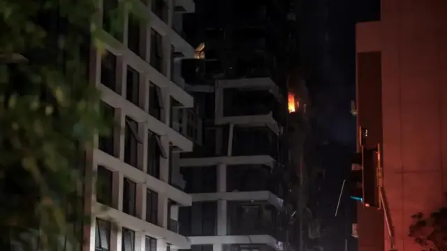 تصویری از ساختمانی تخریب‌شده در پی حملات ایران به اسرائیل