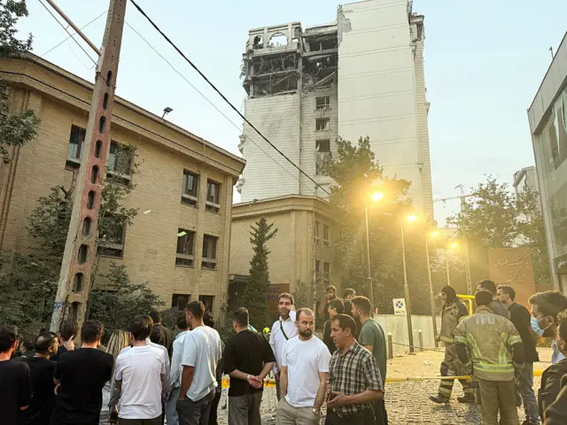 ধ্বংসযজ্ঞ দেখার জন্য ঘটনাস্থলে ছুটে এসেছেন মানুষ