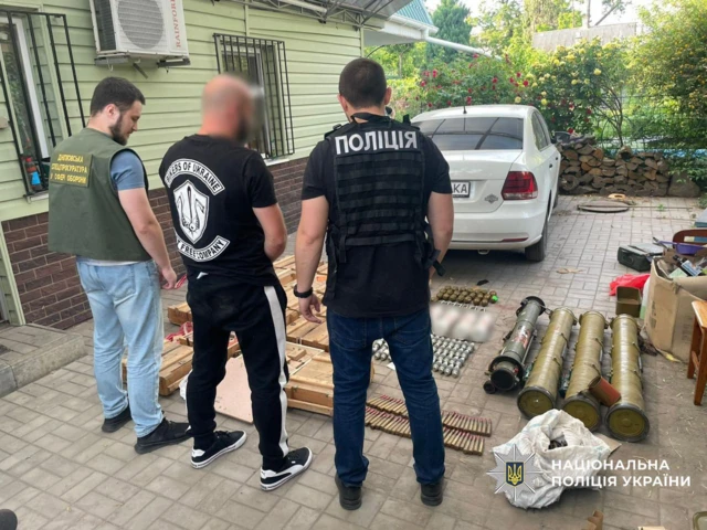 полиция и изъятое оружие