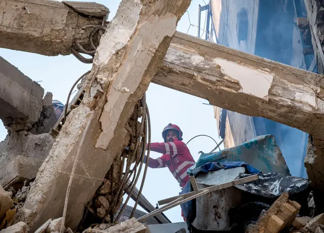 তেহরানে ইসরায়েলি হামলায় ধ্বংসপ্রাপ্ত আবাসিক ভবন