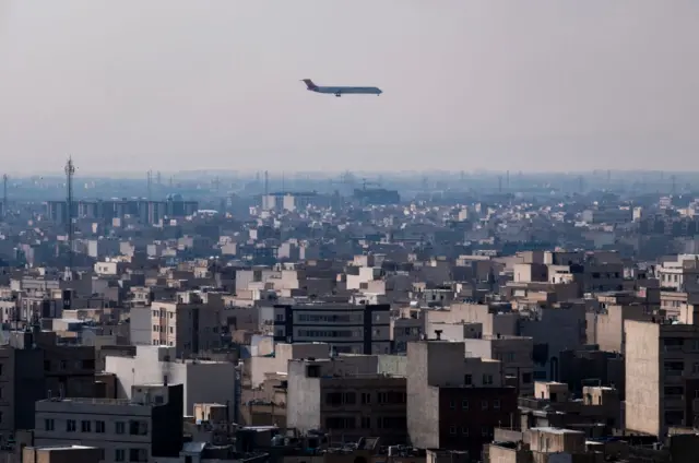 ইরানের তেহরানের আকাশে একটি বিমান (ফাইল ছবি)