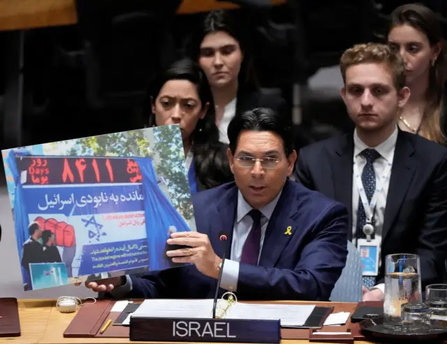 السفير الإسرائيلي داني دانون يلقي كلمة خلال اجتماع لمجلس الأمن التابع للأمم المتحدة، في أعقاب الهجوم الإسرائيلي على إيران، في مقر الأمم المتحدة في مدينة نيويورك، الولايات المتحدة، 13 يونيو/حزيران 2025