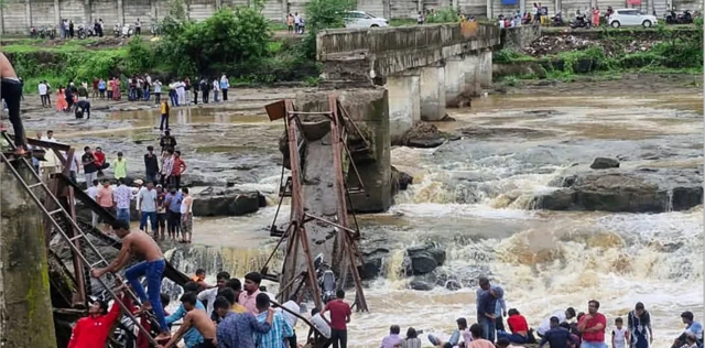 Mmadụ abụọ anwụọla dịka akwammiri dara n'Indịa