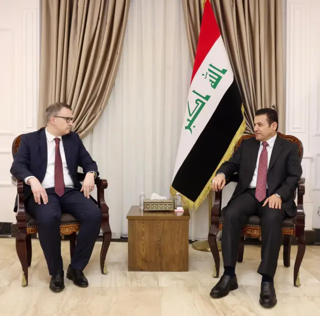جانب من لقاء مستشار الأمن القومي العراقي قاسم الأعرجي، مع السفير التركي في بغداد أنيل بورا انان.