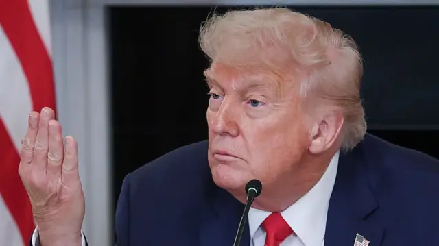 डोनाल्ड ट्रंप