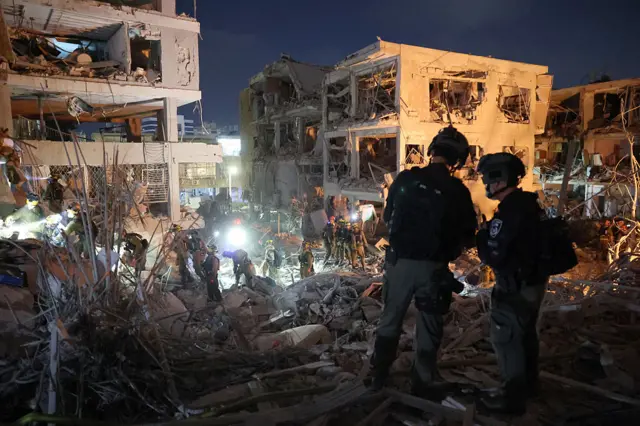 تخریب‌های صورت گرفته در پی حملات موشکی ایران در شهر ساحلی بت یام در جنوب تل‌آویو