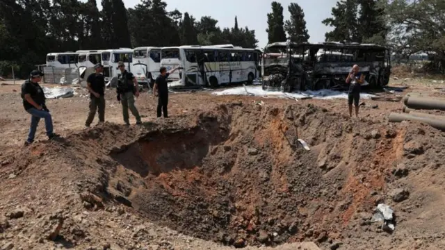 ইসরায়েল জানিয়েছে ত্রিশটির মতো  ক্ষেপণাস্ত্র ছুঁড়েছে ইরান