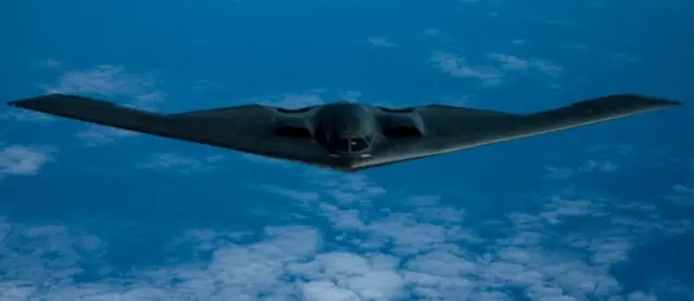 Бомбардировщик B-2 Spirit в полете (архивное фото)