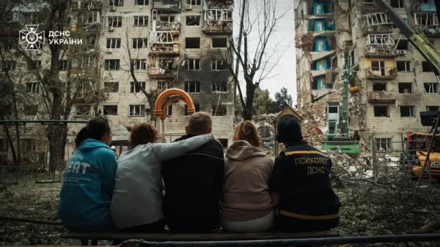 Психологи оказали помощь уже 44 людям, сообщают спасатели