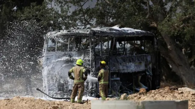 পুড়ে যাওয়া বাস