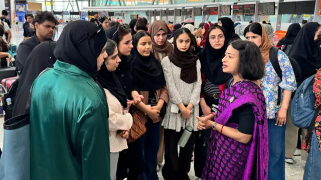 ईरान में भारतीय छात्र-छात्राएं