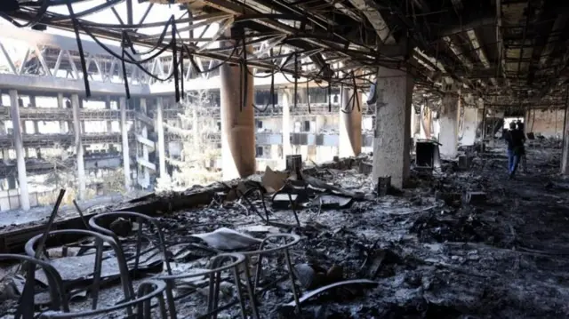 ইসরায়েলের হামলায় ক্ষতিগ্রস্ত ইরানের রাষ্ট্রীয় টেলিভিশন ভবন