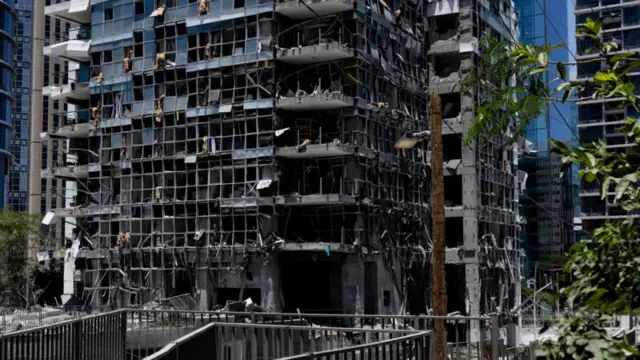 क्षतिग्रस्त इमारतें