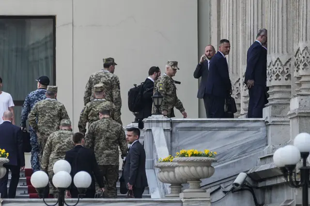 Прибытие делегаций во дворец Чираган