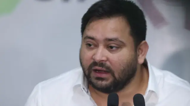 आरजेडी नेता तेजस्वी यादव