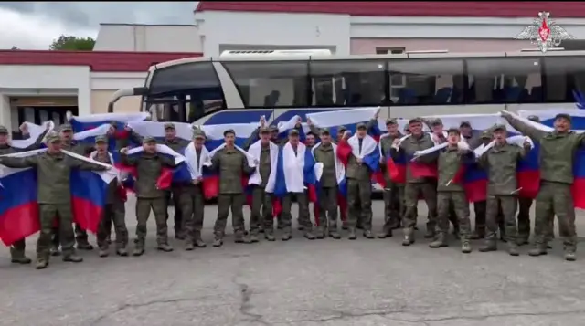 российские военные после обмена