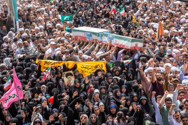 جنازة قتلى في مدينة قم وسط المواجهة الإيرانية الإسرائيلية
