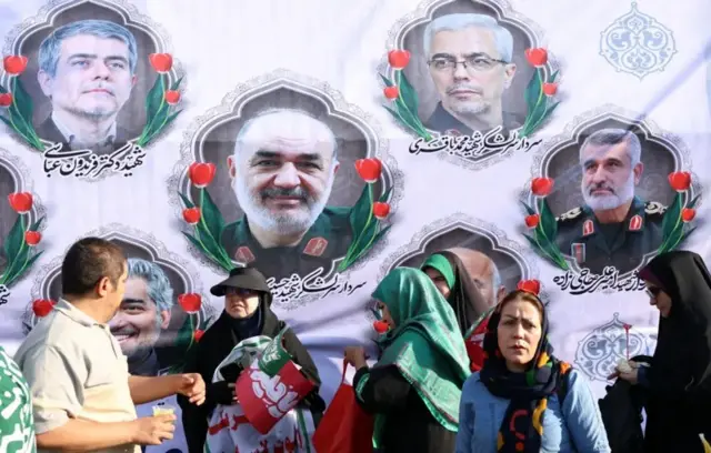 صور لمسؤولين إيرانيين