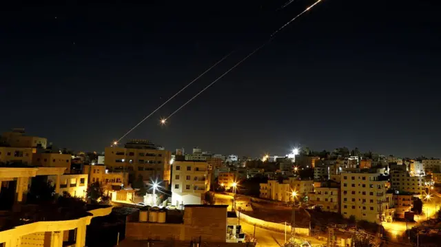 हवाई हमलों की तस्वीर