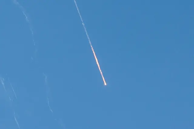 အစ္စရေး သိမ်းပိုက်ခံ ဂါဇာအနောက်ဘက်ကမ်းက တူဘက်စ်မြို့ကနေ မြင်ရတဲ့ အီရန်ကနေလာပြီး အစ္စရေးဆီ ဦးတည်နေတဲ့ဒုံးကျည်တွေ