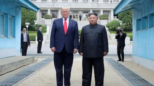 Doonaald Tiraamp fi Kiim Joon Un