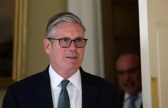 လန်ဒန်မြို့က ဝန်ကြီးချုပ်အိမ်မှာ ဇွန်လ ၁၆ ရက်တုန်းက တွေ့ရတဲ့ ဗြိတိန် ဝန်ကြီးချုပ် ကီယာစတာမာ