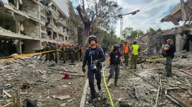 क्षतिग्रस्त इमारतें