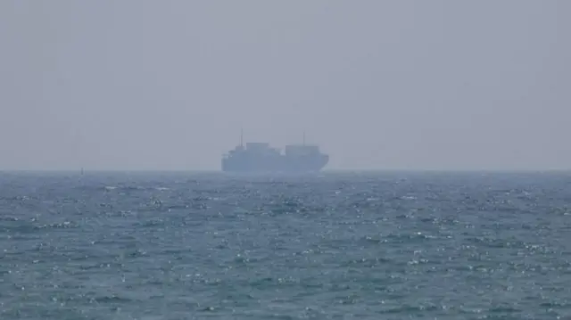 হরমুজ প্রণালীতে কন্টেইনার জাহাজ