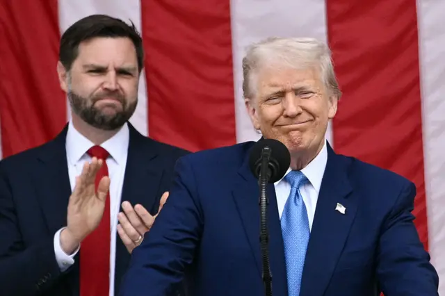 Ông Vance và ông Trump