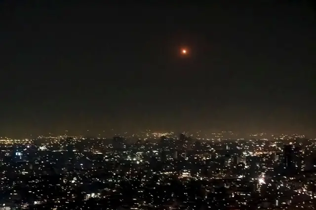 محاولة إسقاط طائرات إسرائيلية مسيرة فوق طهران، في 15 يونيو/حزيران 2025