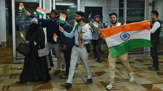 भारतीय विदेश मंत्रालय ने जानकारी दी कि अब तक ईरान से 2858 भारतीयों को सुरक्षित निकाला गया है