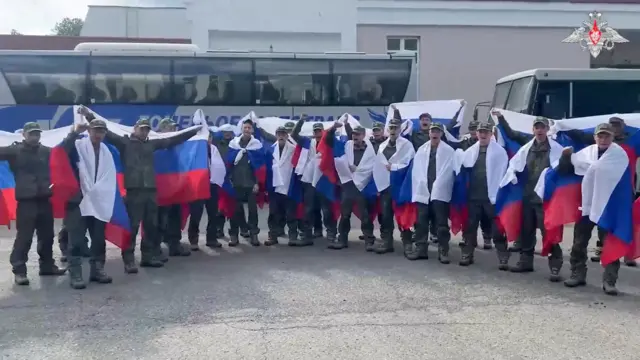 Кадр из видео российских военнопленных после возвращения из плена