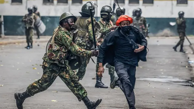 Ndị uweojii na-chụgharị onye na-eme ngagharịiwe