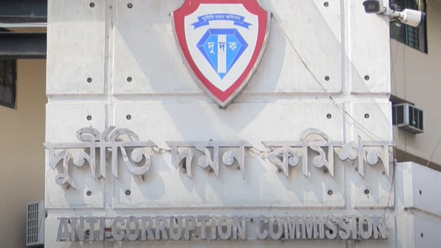 গত সপ্তাহে দুর্নীতি দমন কমিশনের বিরুদ্ধে ঘুষ, দুর্নীতি ও চাঁদাবাজির অভিযোগ এনেছিল হাসনাত আব্দুল্লাহ