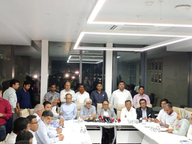 দেশের শীর্ষ ব্যবসায়ী নেতাদের সাথে বৈঠকের পর শাটডাউন কর্মসূচির ঘোষণা দেয় এনবিআর সংস্কার ঐক্য পরিষদ