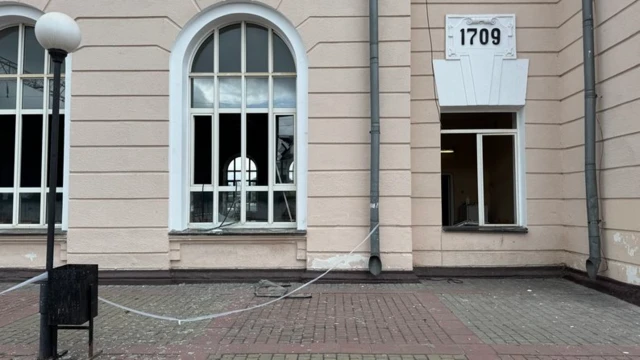 Поврежденный вокзал в Полтаве (фото Суспільне Полтава)