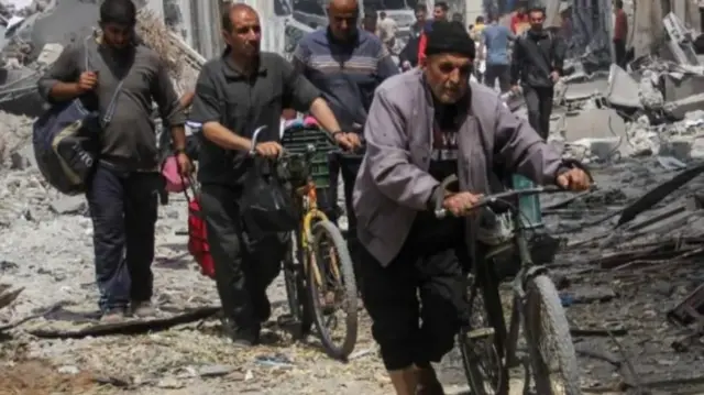 E bugara ọtụtụ ndị nkịtị merụrụ ahụ n’ụlọọgwụ Al-Ahli dị n’obodo Gaza