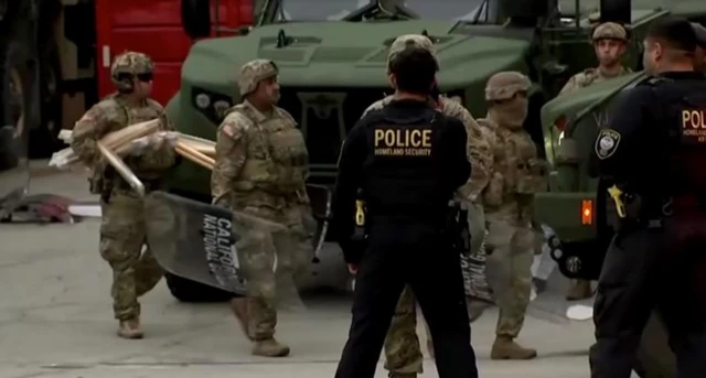 लॉस एंजेलिस में सैनिक