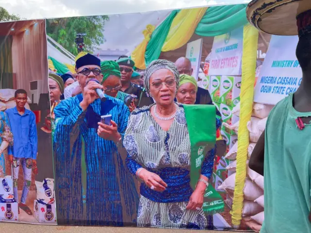 Nwunye Onyeisiala Naijiria bụ Oluremi Tinubu agaala Enugwu maka njem ụbọchị abụọ