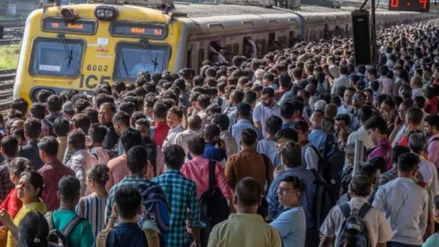 लोकल ट्रेन