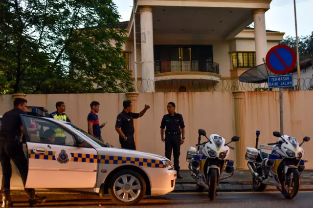 မလေးရှားရဲတပ်ဖွဲ့ဝင်တွေ(ပုံဟောင်း)