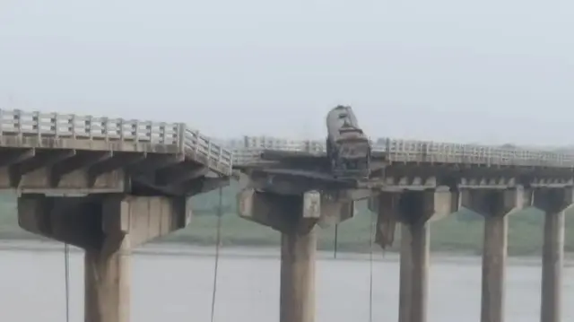 মাহী নদীর উপর নির্মিত সেতুর একাংশ বুধবার ভেঙে পড়ে।