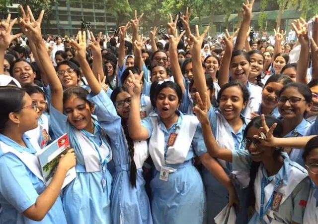 ফলাফল প্রকাশের পর উচ্ছসিত শিক্ষার্থীরা