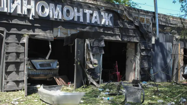 Поврежденная автомастерская