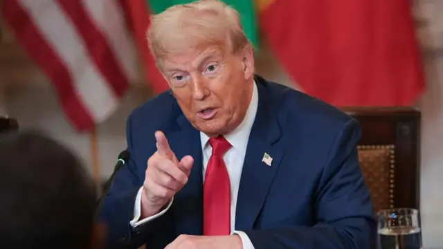 Onyeisiala Trump ekwuola na ọ ga-etinye tarifu pasenti 30 na mbubata niile si mba Yurop na Mekziko