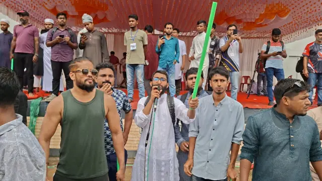 মঞ্চের সামনে েনসিপির নেতা-কর্মীরা